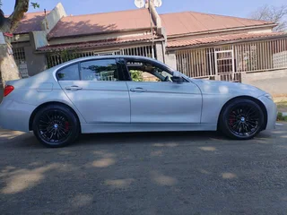 2013 BMW 320D F30 AUTOMATIC TRANSMISSION IN EXCELLENT CONDITION WITH SUN ROOF