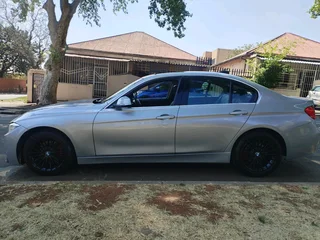 2013 BMW 320D F30 AUTOMATIC TRANSMISSION IN EXCELLENT CONDITION WITH SUN ROOF