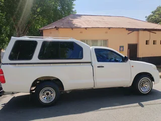 2014 Toyota Hilux Single Cab 2.7 Vvti Manual Transmission In Excellent Condition With Canopy