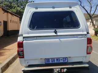 2014 TOYOTA HILUX SINGLE CAB 2.7 VVTI MANUAL TRANSMISSION IN EXCELLENT CONDITION WITH CANOPY