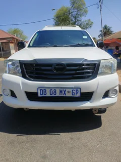 2014 TOYOTA HILUX SINGLE CAB 2.7 VVTI MANUAL TRANSMISSION IN EXCELLENT CONDITION WITH CANOPY