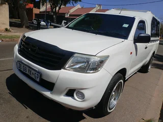 2014 TOYOTA HILUX SINGLE CAB 2.7 VVTI MANUAL TRANSMISSION IN EXCELLENT CONDITION WITH CANOPY