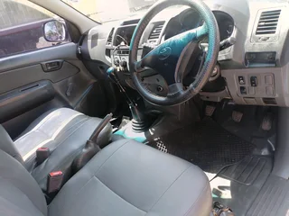 2014 TOYOTA HILUX SINGLE CAB 2.7 VVTI MANUAL TRANSMISSION IN EXCELLENT CONDITION WITH CANOPY