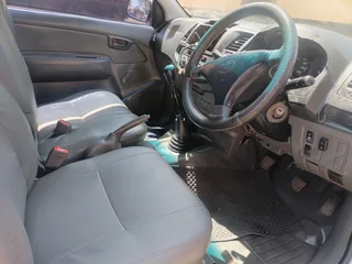 2014 TOYOTA HILUX SINGLE CAB 2.7 VVTI MANUAL TRANSMISSION IN EXCELLENT CONDITION WITH CANOPY