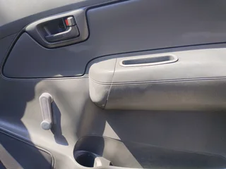 2014 TOYOTA HILUX SINGLE CAB 2.7 VVTI MANUAL TRANSMISSION IN EXCELLENT CONDITION WITH CANOPY