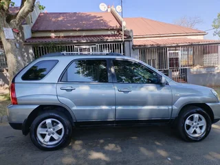 2010 KIA SPORTAGE 2.0 AUTOMATIC TRANSMISSION IN EXCELLENT CONDITION WITH LEATHER SEATS