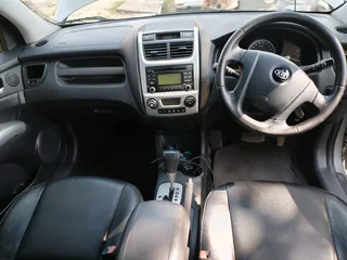 2010 KIA SPORTAGE 2.0 AUTOMATIC TRANSMISSION IN EXCELLENT CONDITION WITH LEATHER SEATS