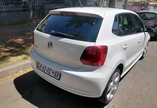 2010 VOLKSWAGEN POLO 6 HATCHBACK 1.4 MANUAL TRANSMISSION IN EXCELLENT CONDITION