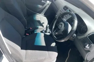 2010 VOLKSWAGEN POLO 6 HATCHBACK 1.4 MANUAL TRANSMISSION IN EXCELLENT CONDITION