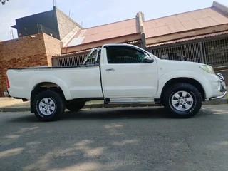 2009 Toyota Hilux Single Cab 2.7 Vvti Manual Transmission High Rider In Excellent Condition