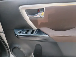 2016 TOYOTA FORTUNER 2.4 GD6 MANUAL TRANSMISSION IN EXCELLENT CONDITION