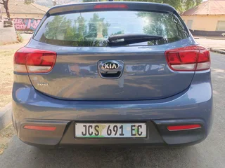 2018 KIA RIO 1.4 MANUAL TRANSMISSION IN EXCELLENT CONDITION WITH REVERSE CAMERA AND SENSORS
