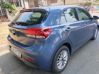 2018 KIA RIO 1.4 MANUAL TRANSMISSION IN EXCELLENT CONDITION WITH REVERSE CAMERA AND SENSORS