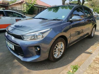 2018 KIA RIO 1.4 MANUAL TRANSMISSION IN EXCELLENT CONDITION WITH REVERSE CAMERA AND SENSORS