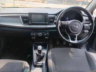 2018 KIA RIO 1.4 MANUAL TRANSMISSION IN EXCELLENT CONDITION WITH REVERSE CAMERA AND SENSORS
