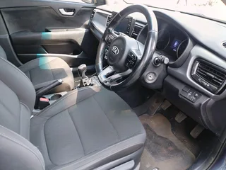 2018 KIA RIO 1.4 MANUAL TRANSMISSION IN EXCELLENT CONDITION WITH REVERSE CAMERA AND SENSORS