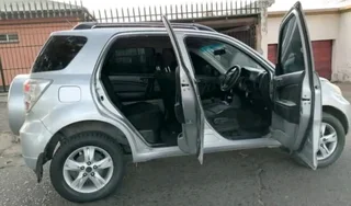 2010 DAIHATSU TERIOS 1.5 MANUAL TRANSMISSION IN EXCELLENT CONDITION