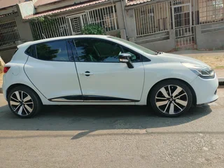 2015 RENAULT CLIO 4 900T MANUAL TRANSMISSION IN EXCELLENT CONDITION