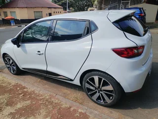 2015 RENAULT CLIO 4 900T MANUAL TRANSMISSION IN EXCELLENT CONDITION