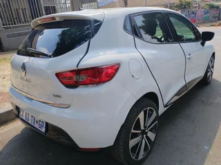 2015 RENAULT CLIO 4 900T MANUAL TRANSMISSION IN EXCELLENT CONDITION