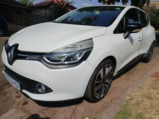 2015 RENAULT CLIO 4 900T MANUAL TRANSMISSION IN EXCELLENT CONDITION