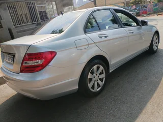 2012 MERCEDES BENZ C180 (204) AUTOMATIC TRANSMISSION IN EXCELLENT CONDITION WITH SPARE KEYS