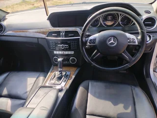 2012 MERCEDES BENZ C180 (204) AUTOMATIC TRANSMISSION IN EXCELLENT CONDITION WITH SPARE KEYS