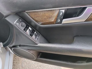 2012 MERCEDES BENZ C180 (204) AUTOMATIC TRANSMISSION IN EXCELLENT CONDITION WITH SPARE KEYS