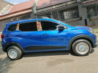 2021 Renault Triber 1.0 Manual Transmission In Excellent Condition With Leather Seats And Reverse Se