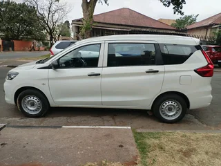 2024 TOYOTA RUMION 1.5 MANUAL TRANSMISSION IN EXCELLENT CONDITION WITH REVERSE SENSORS