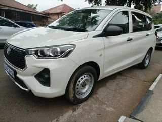 2024 TOYOTA RUMION 1.5 MANUAL TRANSMISSION IN EXCELLENT CONDITION WITH REVERSE SENSORS