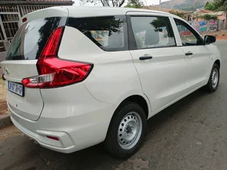 2024 TOYOTA RUMION 1.5 MANUAL TRANSMISSION IN EXCELLENT CONDITION WITH REVERSE SENSORS