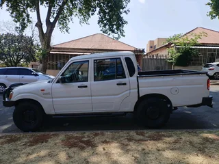 2013 MAHINDRA SCORPIO PICK UP 2.2 DIESEL MANUAL TRANSMISSION IN EXCELLENT CONDITION