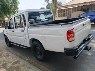 2013 MAHINDRA SCORPIO PICK UP 2.2 DIESEL MANUAL TRANSMISSION IN EXCELLENT CONDITION