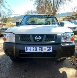 2017 Nissan Np300 Single Cab 2.0 Petrol Manual Transmission In Excellent Condition With Leather Seat