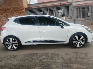 2015 Renault Clio 4 900t Manual Transmission In Excellent Condition