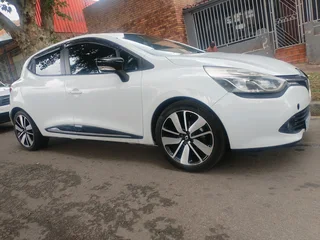 2015 RENAULT CLIO 4 900T MANUAL TRANSMISSION IN EXCELLENT CONDITION