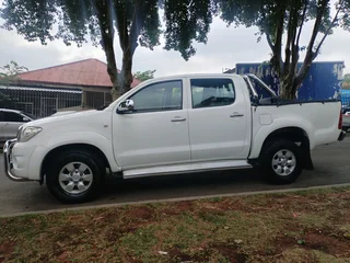 2007 TOYOTA HILUX DOUBLE CAB 3.0 D4D 4X2 MANUAL TRANSMISSION IN EXCELLENT CONDITION