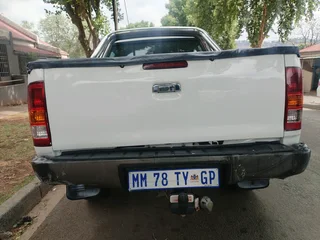 2007 TOYOTA HILUX DOUBLE CAB 3.0 D4D 4X2 MANUAL TRANSMISSION IN EXCELLENT CONDITION