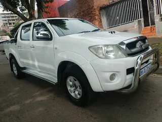 2007 TOYOTA HILUX DOUBLE CAB 3.0 D4D 4X2 MANUAL TRANSMISSION IN EXCELLENT CONDITION