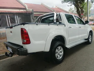 2007 TOYOTA HILUX DOUBLE CAB 3.0 D4D 4X2 MANUAL TRANSMISSION IN EXCELLENT CONDITION