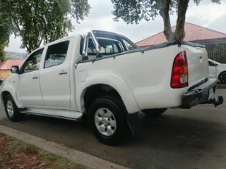 2007 TOYOTA HILUX DOUBLE CAB 3.0 D4D 4X2 MANUAL TRANSMISSION IN EXCELLENT CONDITION