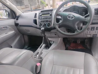 2007 TOYOTA HILUX DOUBLE CAB 3.0 D4D 4X2 MANUAL TRANSMISSION IN EXCELLENT CONDITION