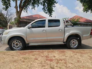 2012 TOYOTA HILUX DOUBLE CAB 3.0 D4D 4X2 MANUAL TRANSMISSION IN EXCELLENT CONDITION