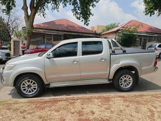 2012 TOYOTA HILUX DOUBLE CAB 3.0 D4D 4X2 MANUAL TRANSMISSION IN EXCELLENT CONDITION