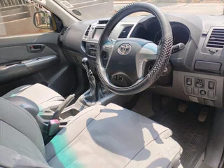 2012 TOYOTA HILUX DOUBLE CAB 3.0 D4D 4X2 MANUAL TRANSMISSION IN EXCELLENT CONDITION