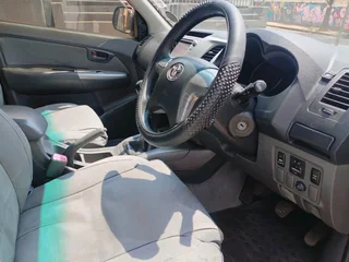 2012 TOYOTA HILUX DOUBLE CAB 3.0 D4D 4X2 MANUAL TRANSMISSION IN EXCELLENT CONDITION