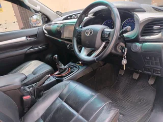 2017 TOYOTA HILUX DOUBLE CAB 2.4 GD6 MANUAL TRANSMISSION IN EXCELLENT CONDITION WITH REVERSE CAMERA