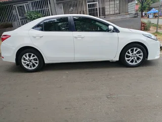 2024 TOYOTA COROLLA PRESTIGE 1.8 MANUAL TRANSMISSION IN EXCELLENT CONDITION WITH REVERSE CAMERA