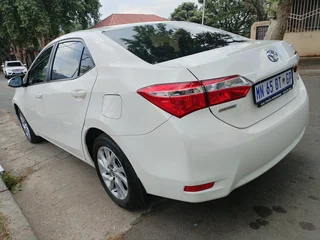 2024 TOYOTA COROLLA PRESTIGE 1.8 MANUAL TRANSMISSION IN EXCELLENT CONDITION WITH REVERSE CAMERA